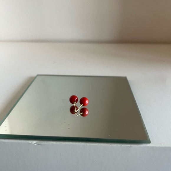 Vintage sea coral vibrant colored 14 karat yellow gold pearl earrings - Picture 2 of 14